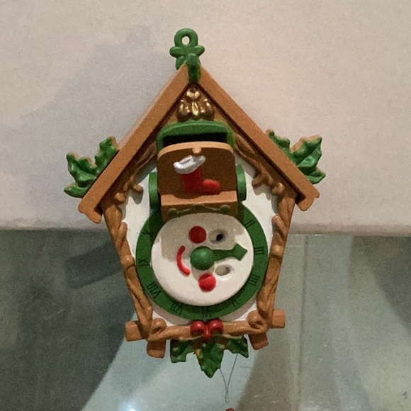 Hallmark 1988 Christmas Cuckoo clock ornament - Picture 3 of 4